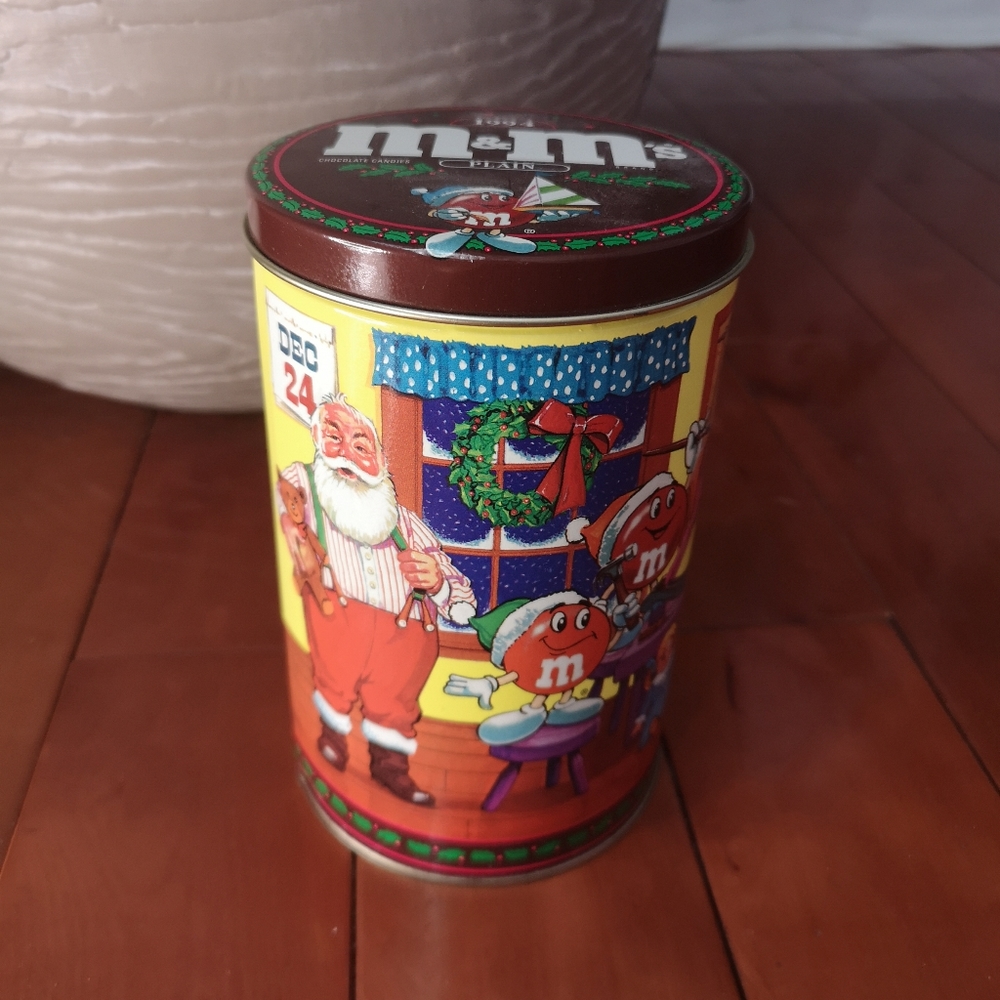 Vintage 1994 M&M’s Santa Christmas Holiday 6.5" Tin Round Collectible Can